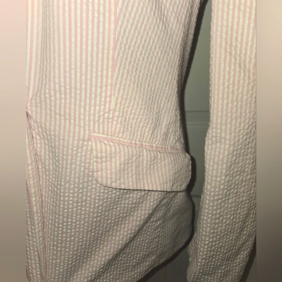 Bloomingdale's Women's Pink Pinestripe Seersucker Blazer Size 6 - Picture 3 of 11